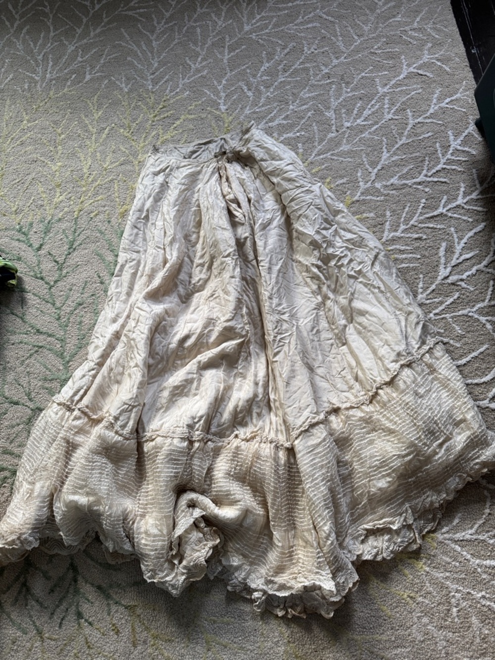 1940s ivory vintage silk and lace wedding skirt s - Picture 4 of 7